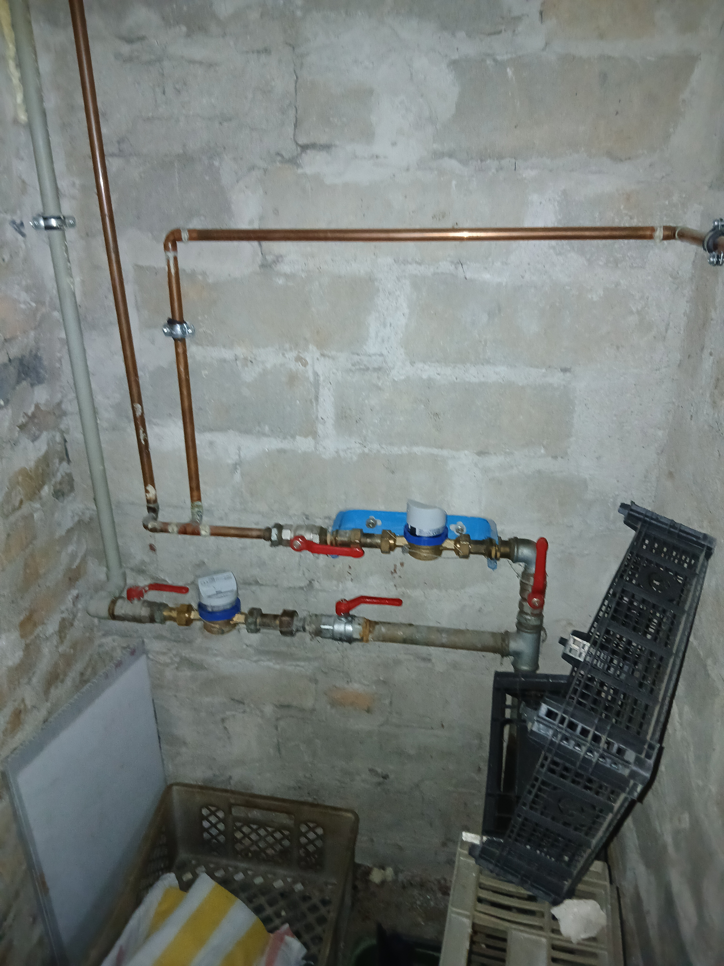 Instalacja wodomierza w piwnicy